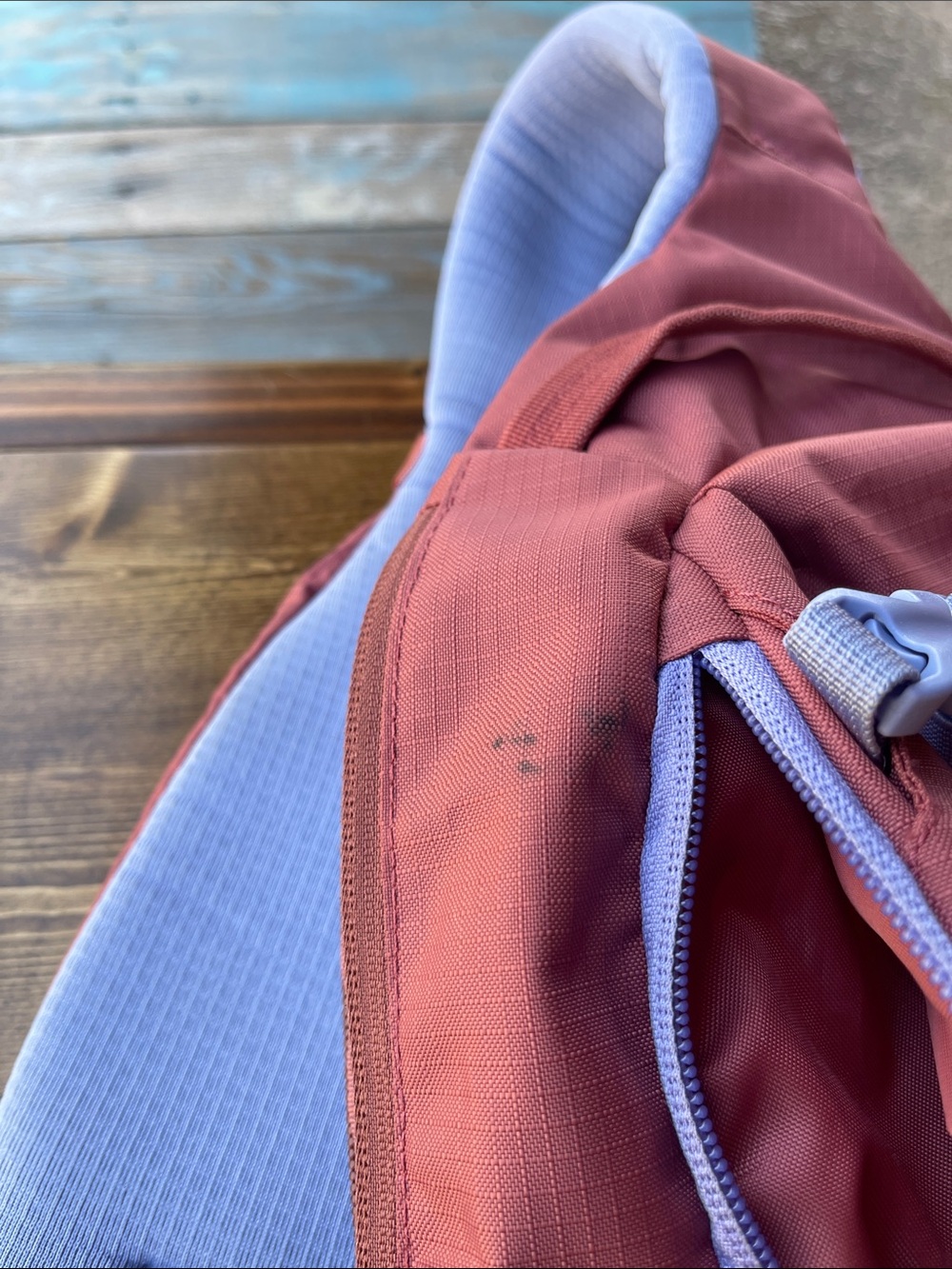 Patagonia Atom Sling Bag 8L Pack in Rust Red *Note Does Has Some Stains - Picture 3 of 8